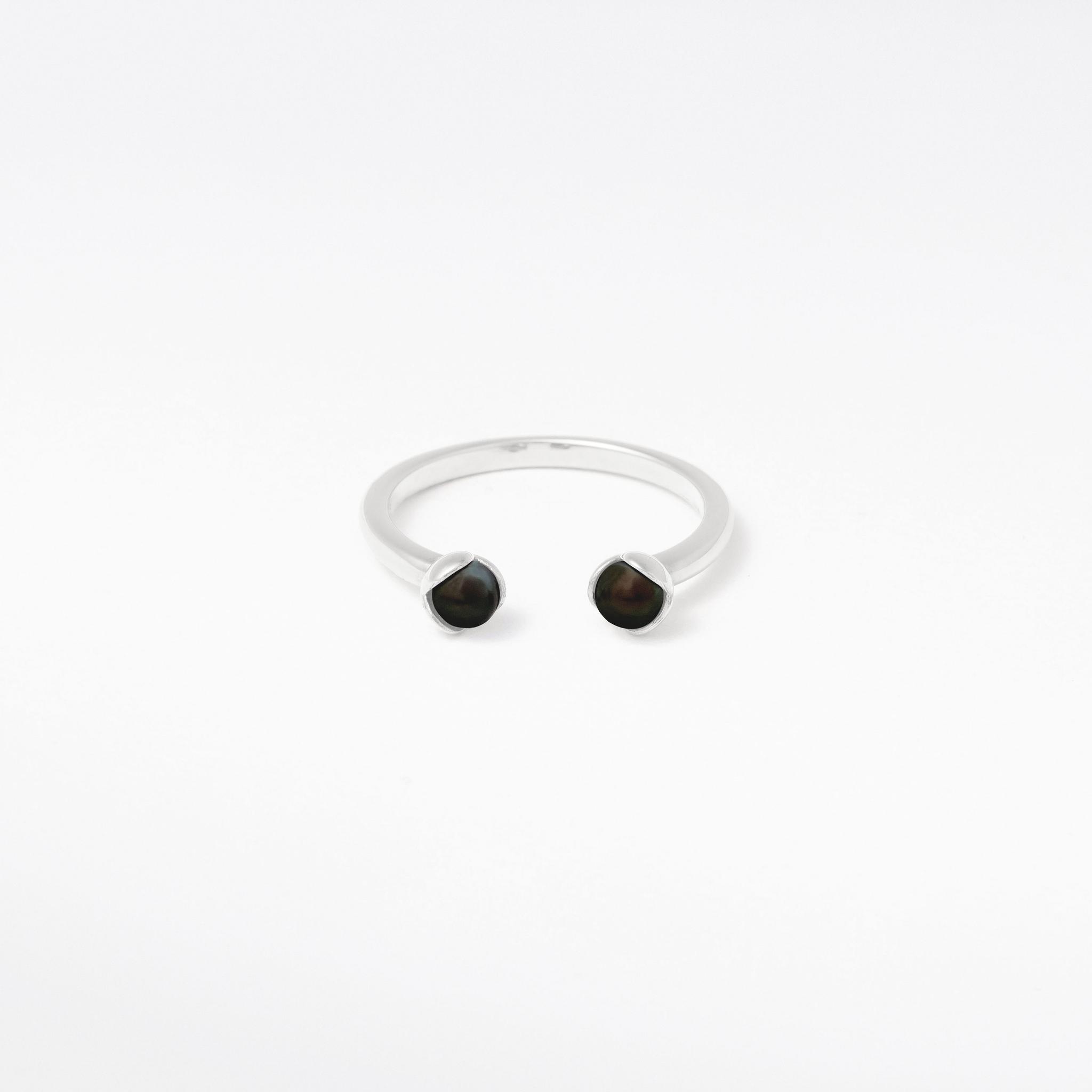 double pearl ring / silver / black