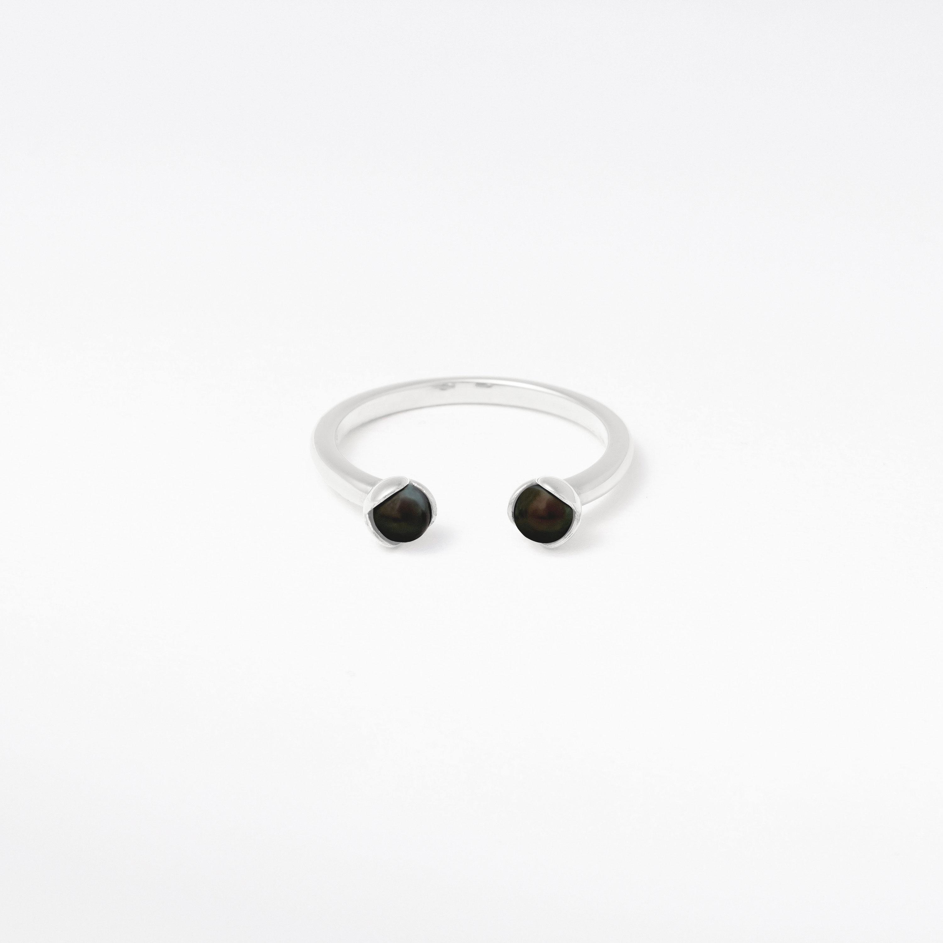 double pearl ring / silver / black